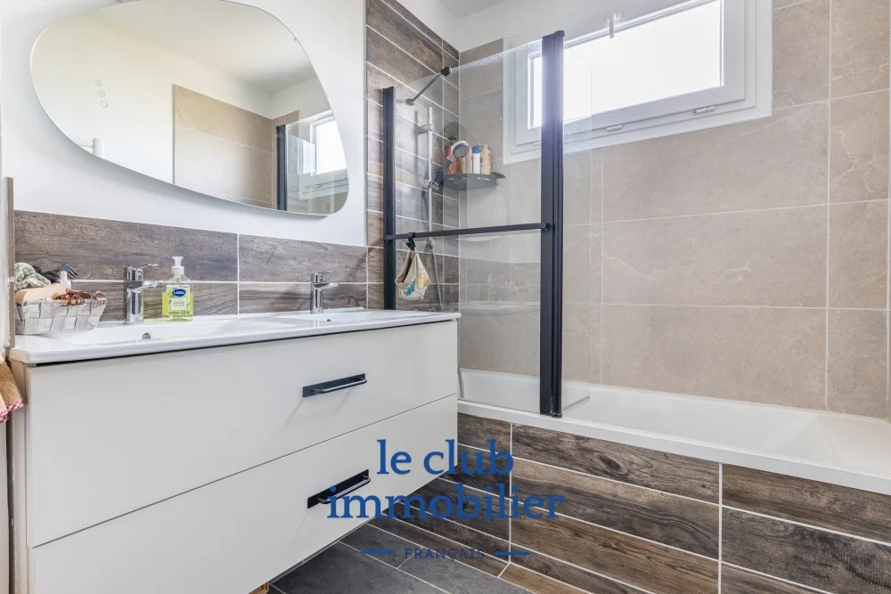 Maison 5 pièces de 135 m² à La Norville