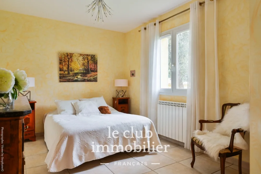 Maison 8 pièces de 220 m² à Rognes