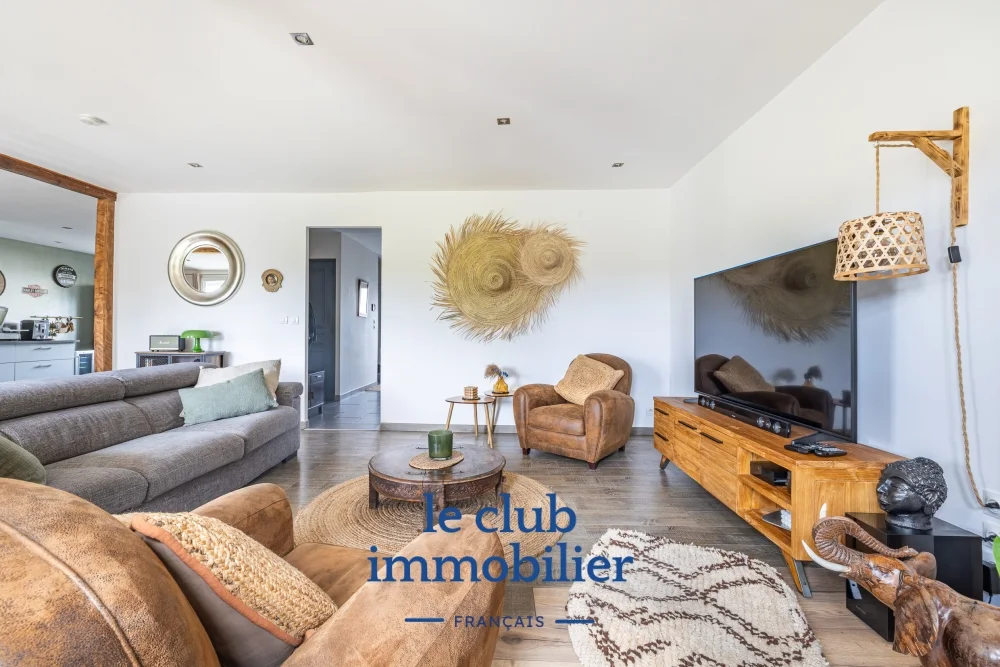Maison 5 pièces de 135 m² à La Norville